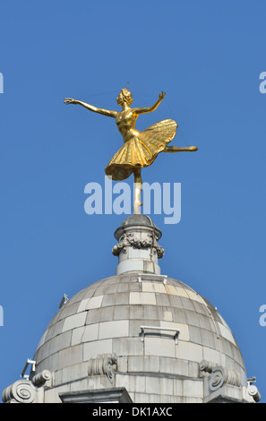 Statue of dancing ballerina Anna Pavlova on top of the Victoria Palace Theatre, Victoria, London Stock Photo