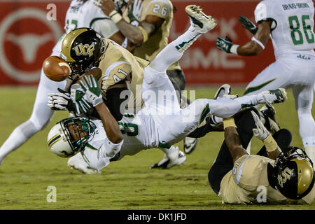 Orlando, FL, USA. 1st Dec, 2013. November 29, 2013 - Orlando, FL, U.S: South Florida wide receiver Derrick Hopkins (87) fumbles the vll after being hit by Central Florida linebacker Terrance Plummer (41) during 2nd half NCAA football game action between the USF Bulls and the UCF Knights. Central Florida defeated South Florida 23-20 at Bright House Networks Stadium in Orlando, Fl. © csm/Alamy Live News Stock Photo