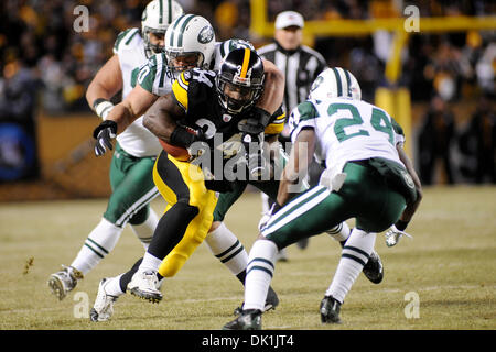 Jan. 23, 2011 - Pittsburgh, PENNSYLVANNIA, U.S - Pittsburgh Steelers running back Rashard Mendenhall (34) picks up yardage in the first quarter asNew York Jets defensive end Mike DeVito (70) and New York Jets cornerback Darrelle Revis (24) close in for the hit as the Steelers take on the Jets in the AFC Championship game at Heinz Field in Pittsburgh, PA...Steelers lead at the half  Stock Photo