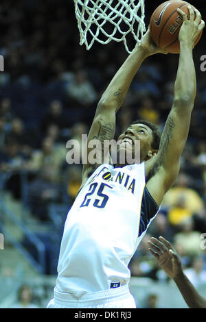 Jan. 27, 2011 - Berkeley, California, United States of America - California Golden Bears forward Richard Solomon (25) eyes the basket during the NCAA basketball game between the Oregon State Beavers and the California Golden Bears at Haas Pavilion. Cal won in a rout, 85-57. (Credit Image: © Matt Cohen/Southcreek Global/ZUMAPRESS.com)