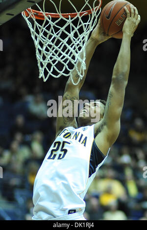 Jan. 27, 2011 - Berkeley, California, United States of America - California Golden Bears forward Richard Solomon (25) eyes the basket during the NCAA basketball game between the Oregon State Beavers and the California Golden Bears at Haas Pavilion. Cal won in a rout, 85-57. (Credit Image: © Matt Cohen/Southcreek Global/ZUMAPRESS.com)