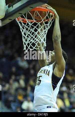 Jan. 27, 2011 - Berkeley, California, United States of America - California Golden Bears forward Richard Solomon (25) dunks during the NCAA basketball game between the Oregon State Beavers and the California Golden Bears at Haas Pavilion. Cal won in a rout, 85-57. (Credit Image: © Matt Cohen/Southcreek Global/ZUMAPRESS.com)