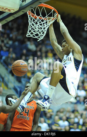 Jan. 27, 2011 - Berkeley, California, United States of America - California Golden Bears forward Richard Solomon (25) dunks during the NCAA basketball game between the Oregon State Beavers and the California Golden Bears at Haas Pavilion. Cal won in a rout, 85-57. (Credit Image: © Matt Cohen/Southcreek Global/ZUMAPRESS.com)
