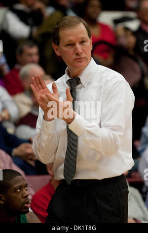 Oregon head coach Dana Altman yells instructions during the first half ...