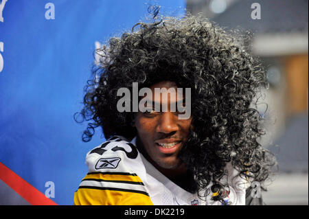 Sept. 12, 2010 - Pittsburgh, PENNSYLVANNIA, United States of America - Pittsburgh  Steelers' free safety RYAN CLARK (25) and Pittsburgh Steelers' strong  safety TROY POLAMALU (43) bring down Atlanta Falcons' running back