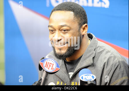 Feb. 1, 2011 - Arlington, Texas, United States of America - Pittsburgh Steelers head coach Mike Tomlin answers questions during the 2011 Super Bowl Media Day at Dallas Cowboys Stadium in Arlington, Texas. (Credit Image: © Jerome Miron/Southcreek Global/ZUMAPRESS.com) Stock Photo