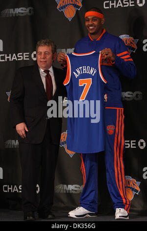 Feb. 23, 2011 - New York, New York, U.S - Chairman of the Board for Cablevision Systems Jim Dolan introduces Carmelo Anthony at the New York Knicks press conference at Madison Square Garden, New York, NY. (Credit Image: © Debby Wong/Southcreek Global/ZUMAPRESS.com) Stock Photo
