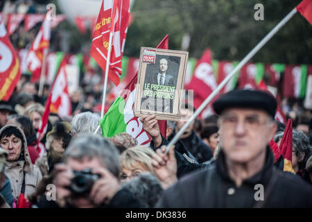Paris, France. 1st Dec, 2013. Walk from the ''front left'' for a tax revolution, in Paris, on December 1, 2013.Photo: Michael Bunel/NurPhoto Credit:  Michael Bunel/NurPhoto/ZUMAPRESS.com/Alamy Live News Stock Photo