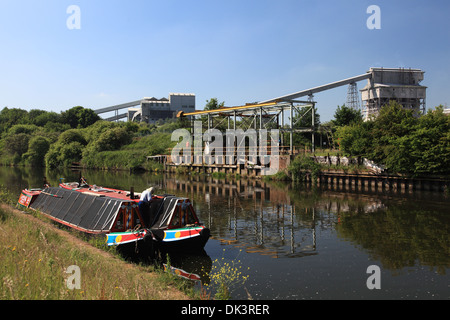 Narrowboat and butty on the river Weaver next to Tata Chemicals Europe site and the Anderton Lift at Winnington, Northwich Stock Photo