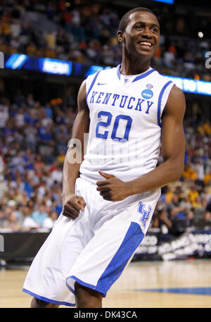 Kentucky guard Doron Lamb (20) shoots as Alabama guard Senario Hillman ...