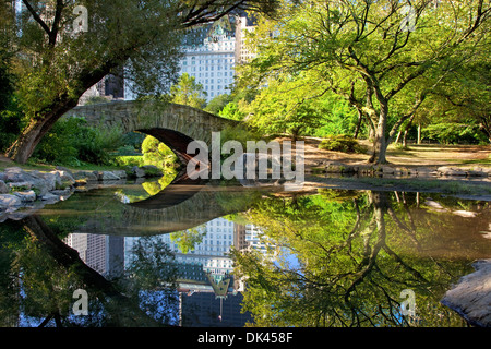 Stone Bridges Over The Pond In The Summer City Park Stock Photo - Alamy