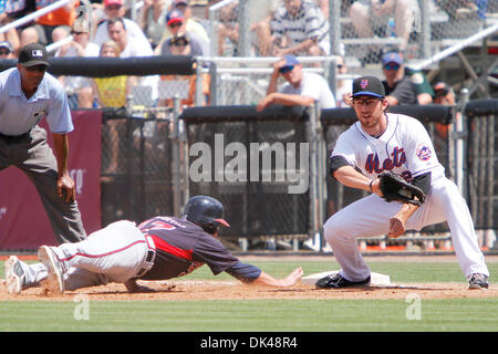 Mar. 26, 2011 - Port St. Lucie, Florida, U.S - New York Mets first baseman Ike Davis (29) attempts to pick off Atlanta Braves left fielder Matt Young (17) at first base during a Grapefruit League Spring Training game at Tradition Field in Port St. Lucie, FL. Mets defeated Braves 8-2. (Credit Image: © Debby Wong/Southcreek Global/ZUMAPRESS.com) Stock Photo