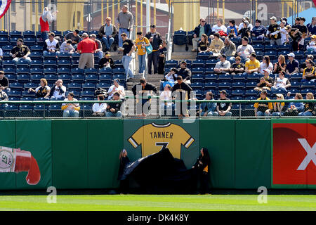 22 August 2009: Manager of the 1979 Pirates Chuck Tanner, Manny Sanguillen  (35), Kent Tekulve (27) and members of the 1979 World Champion Pittsburgh  Pirates were honored on the 30th anniversary of their Championship season  prior to the game