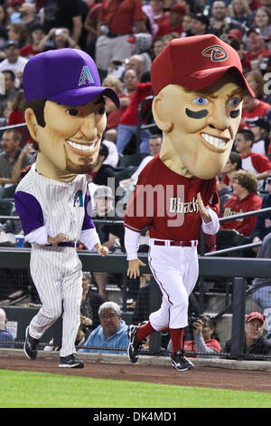 Former Arizona Diamondbacks' Luis Gonzalez, left, Bob Brenly, middle, and  Mark Grace react to applauding fans as the Diamondbacks celebrate the 20th  Anniversary of their 2001 World Series Champions team as the