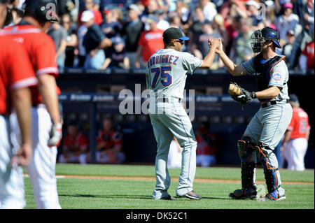 Photo: Atlanta Braves closer Billy Wagner throws a pitch at Citi Field in  New York - NYP20100710113 