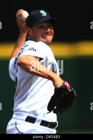 Seattle Mariners starting pitcher Erik Swanson works against a San ...