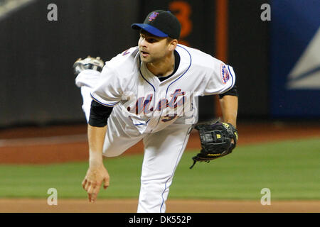 Apr. 21, 2011 - Corona, New York, U.S - New York Mets relief pitcher Taylor Buchholz (33) pitches in relief against the Houston Astros at Citi Field in Corona, NY. New York Mets defeat the Houston Astros 9-1. (Credit Image: © Debby Wong/Southcreek Global/ZUMAPRESS.com) Stock Photo