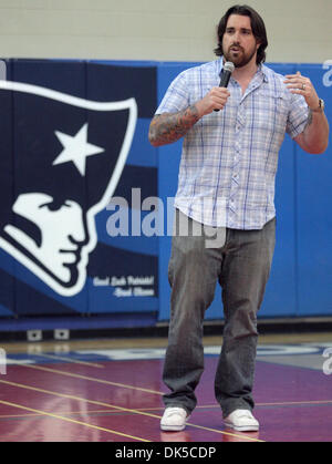 April 29, 2011 - Fairbanks, AK, U.S. - Sam Harrel/News-Miner.Superbowl Champion and North Pole graduate Daryn Colledge talks at his alma mater Friday afternoon, April 29, 2011. Colledge is a lineman with the Green Bay Packers who won this year's Superbowl. He graduated from North Pole in 2000. (Credit Image: © Sam Harrel/Fairbanks Daily News-Miner/ZUMAPRESS.com) Stock Photo