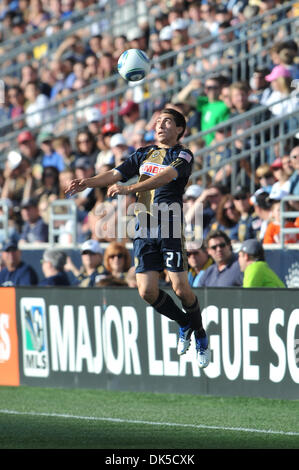 April 30, 2011 - Chester, Pennsylvania, U.S - Philadelphia Union midfielder Michael Farfan (21) heads the ball. The Philadelphia Union defeated  the San Jose Earthquakes1-0, in a game being played at PPL Park in Chester, Pennsylvania (Credit Image: © Mike McAtee/Southcreek Global/ZUMAPRESS.com) Stock Photo