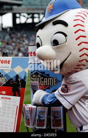 May 3, 2011 - Corona, New York, U.S - New York Mets mascot, Mr. Met, casts the first ballot for the 2011 MLB All Star Game at Citi Field, Corona, NY. The San Francisco Giants defeated the New York Mets in 10 innings. (Credit Image: © Debby Wong/Southcreek Global/ZUMAPRESS.com) Stock Photo