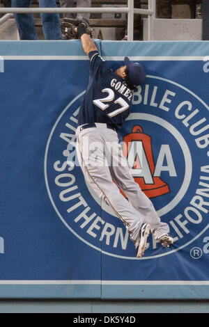 Milwaukee Brewers center fielder Carlos Gomez (27) lays down a