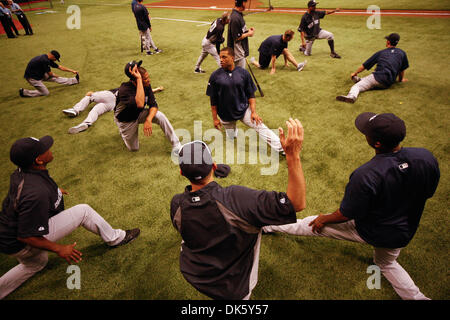 May 16, 2011 - St.Petersburg, Florida, U.S - New York Yankees players warm up prior to the match up between the Tampa Bay Rays and the New York Yankees at Tropicana Field. (Credit Image: © Luke Johnson/Southcreek Global/ZUMApress.com) Stock Photo