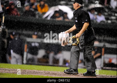 May 19, 2011 - Baltimore, Maryland, U.S - Home plate umpire Larry Vanover holts a muddy towel after cleaning off the plate during a game between the Baltimore Orioles and the NewYork Yankees, the Yankees defeated the Orioles 13-2 (Credit Image: © TJ Root/Southcreek Global/ZUMApress.com) Stock Photo