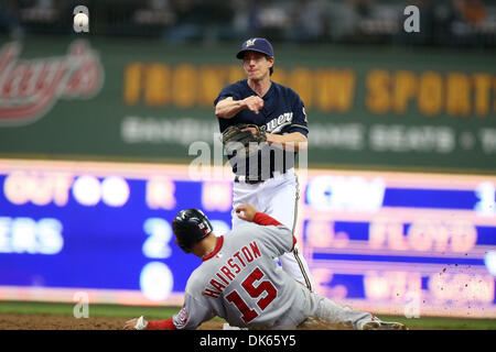 MILWAUKEE, WI - JULY 30: Shortstop Craig Counsell #30 of the