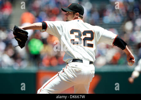 May 26, 2011 - San Francisco, California, U.S - Giants relief pitcher Ryan Vogelsong (32) delivers during the MLB game between the San Francisco Giants and the Florida Marlns at AT&T Park in San Francisco, CA.  The teams are scoreless after four innings. (Credit Image: © Matt Cohen/Southcreek Global/ZUMAPRESS.com) Stock Photo