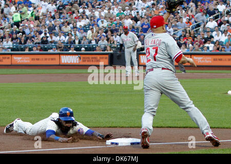 May 27, 2011 - Corona, New York, U.S - New York Mets shortstop Jose Reyes  (7) signals to the dugout with ''the claw'' against the Philadelphia  Phillies in the 7th inning at