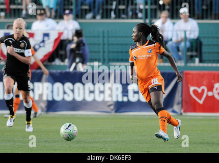 June 03, 2011: The Western New York Flash tied Sky Blue FC 2-2 at Sahlen's Stadium in Rochester, NY. Sky Blue FC's Eniola Aluko (#18) looks to pass the ball while playing the Western New York Flash.(Credit Image: © Alan Schwartz/Cal Sport Media/ZUMAPRESS.com) Stock Photo