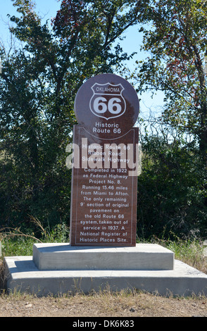 Oklahoma Route 66, 1922 Ribbon Road-Sidewalk Highway monument now a dirt road and 9' concrete between Miami and Afton Stock Photo