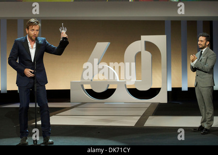 Director Juan Antonio Bayona delivers Dosti Lifetime Achievement Award to Ewan McGregor during 60th San Sebastian Stock Photo