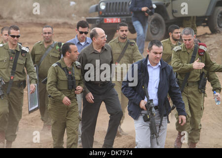 Golan Heights, Israel. 3rd Dec 2013.  Israeli Defense Minister Moshe Ya'alon (C) inspects the Israeli Defense Forces (IDF) military base at the Golan Heights, on Dec. 3, 2013. Israeli Defense Minister Moshe Ya'alon said Tuesday that Israel provides humanitarian assistance to Syrian citizens in villages near the border with the Jewish state, local media reported. Credit:  Xinhua/Alamy Live News Stock Photo