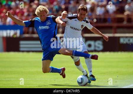 June 25, 2011 - Santa Clara, California, U.S - Earthquakes forward STEVEN LENHART (24) and Galaxy defender TODD DUNIVANT (2) battle for a ball during the MLS match between the San Jose Earthquakes and the Los Angeles Galaxy at Buck Shaw Stadium. (Credit Image: © Matt Cohen/Southcreek Global/ZUMAPRESS.com) Stock Photo