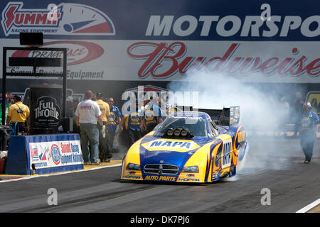 June 26, 2011 - Norwalk, Ohio, U.S - Ron Capps (28, NAPA AUTO PARTS DSR FC TEAM) competes in Fuel Funny Car during the Fifth Annual Summit Racing Equipment NHRA Nationals at Summit Racing Equipment Motorsports Park in Norwalk OH. (Credit Image: © Frank Jansky/Southcreek Global/ZUMAPRESS.com) Stock Photo