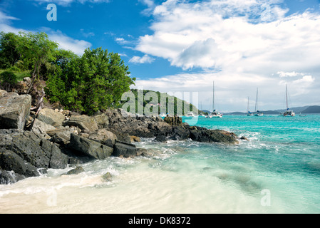 A small rocky headland at the northern end of White Bay on Jost Van Dyke in the British Virgin Islands in the Caribbean. Known for its diverse marine life and coral reefs, the Caribbean region boasts some of the world's most beautiful and well-preserved beachscapes. Stock Photo