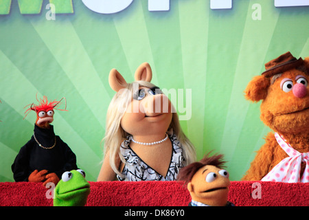 Hollywood and Whine in 2023  Kermit and miss piggy, Piggy muppets, Miss  piggy