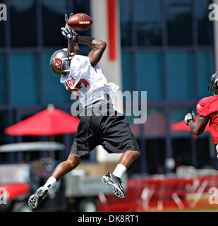 July 30, 2011 - DANIEL WALLACE   |   Times.TP 341686 WALL Bucs 7 (07/30/2011 Tampa) Tampa Bay Buccaneers wide receiver Preston Parker (87) manages to hang onto a pass during Tampa Bay Buccaneers training camp at One Buc Place in Tampa on Saturday. [DANIEL WALLACE, Times] (Credit Image: © St. Petersburg Times/ZUMAPRESS.com) Stock Photo