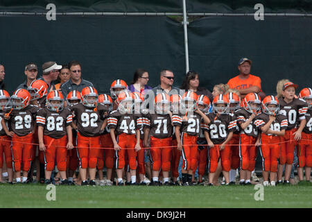 Aug. 21, 2011 - Berea, Ohio, U.S - Members of the Lou Groza Browns youth  football team watch the Cleveland Browns practice at the Cleveland Browns  Training Facility in Berea, Ohio. (Credit