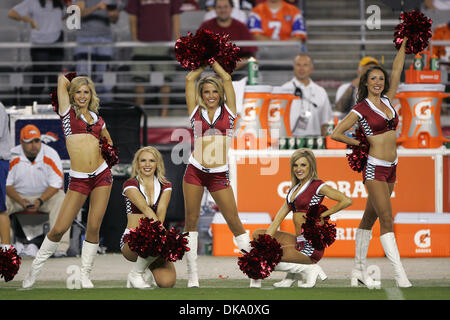 Denver Broncos cheerleaders perform in the first half of an NFL football  game Thursday, Oct. 6, 2022, in Denver. (AP Photo/David Zalubowski Stock  Photo - Alamy