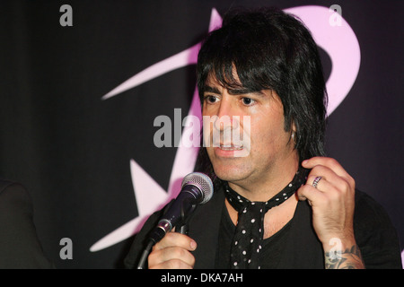 Fher Olvera Multi-Platinum and Grammy Winning Mexican Rock band 'Mana' are  inducted into Guitar Center's Historic RockWalk at Stock Photo - Alamy