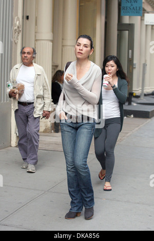 Julianna Margulies out and about wearing no make-up. New York City, USA - 17.09.12 Stock Photo
