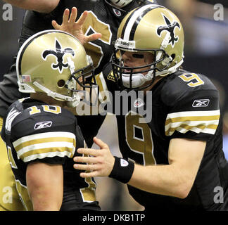 Lance Moore and Pierre Thomas Superbowl champions Lance Moore and Pierre  Thomas of the New Orleans Saints hold a celebratory Stock Photo - Alamy