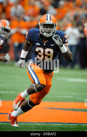 October 1, 2011: Rutgers defeated Syracuse 19-16 in overtime in a Big East conference contest at the Carrier Dome in Syracuse, NY. Syracuse linebacker Dom Anene (#39) in action while playing Rutgers.(Credit Image: © Alan Schwartz/Cal Sport Media/ZUMAPRESS.com) Stock Photo