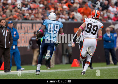 Tennessee Titans tight end Jared Pinkney (84) jogs off the field