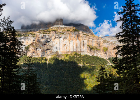 View over the Ordesa Valley from Faja Pelay, Parque Nacional de Ordesa y Monte Perdido, Pyrenees, Huesca, Aragon, Spain, Europe. Stock Photo