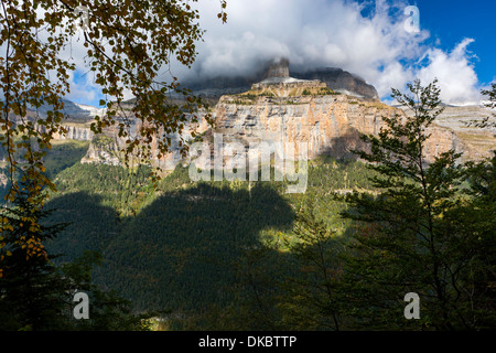 View over the Ordesa Valley from Faja Pelay, Parque Nacional de Ordesa y Monte Perdido, Pyrenees, Huesca, Aragon, Spain, Europe. Stock Photo