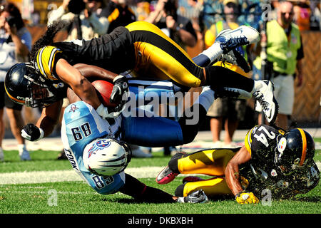 Oakland, California, USA. 30th Sep, 2018. Oakland Raiders tight end Jared  Cook (87) congratulates wide receiver Jordy Nelson (82) on touchdown on  Sunday, September 30, 2018, at Oakland-Alameda County Coliseum in Oakland