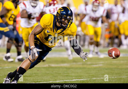 Oct. 13, 2011 - San Francisco, CA, USA - Cal's Michael Calvin goes after a fumble during a 30-9 loss to USC.  Cal vs USC football at AT & T Park Thursday Oct. 13, 2011. Marty Bicek/ZumaPress.com (Credit Image: © Marty Bicek/ZUMAPRESS.com) Stock Photo